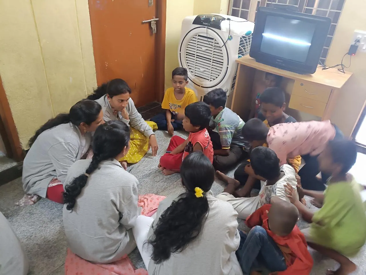 Slashnsap team with families at Amma Jyothi Foundation